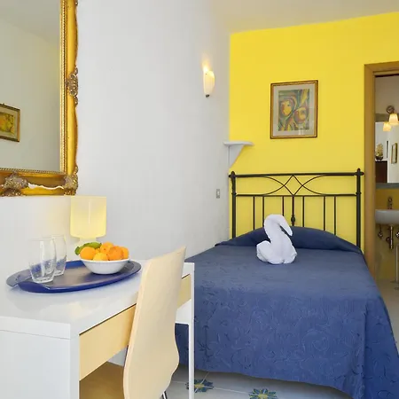 Le Isole Oda ve Kahvaltı Forio di Ischia