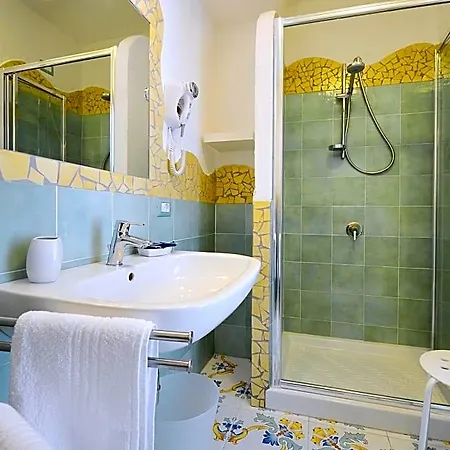 Le Isole לינה וארוחת בוקר 3*
