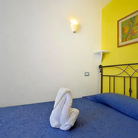 Le Isole Oda ve Kahvaltı 3*