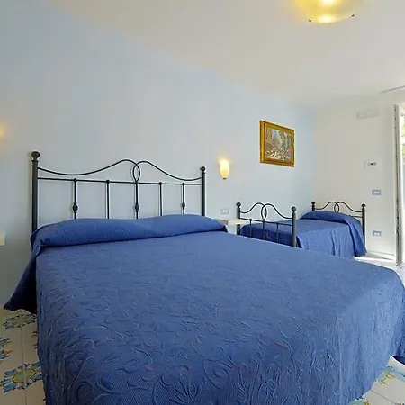 Le Isole Oda ve Kahvaltı 3*