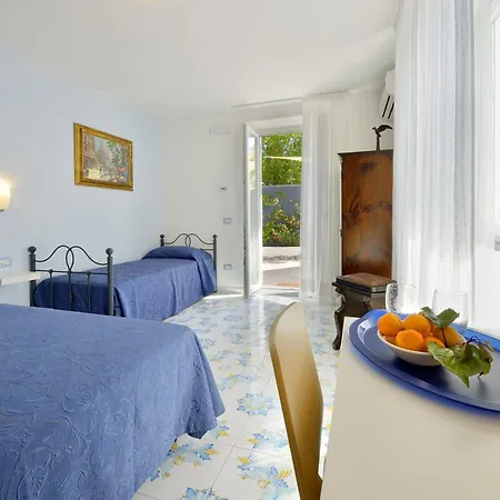 فندق مبيت وإفطار Le Isole Forio di Ischia